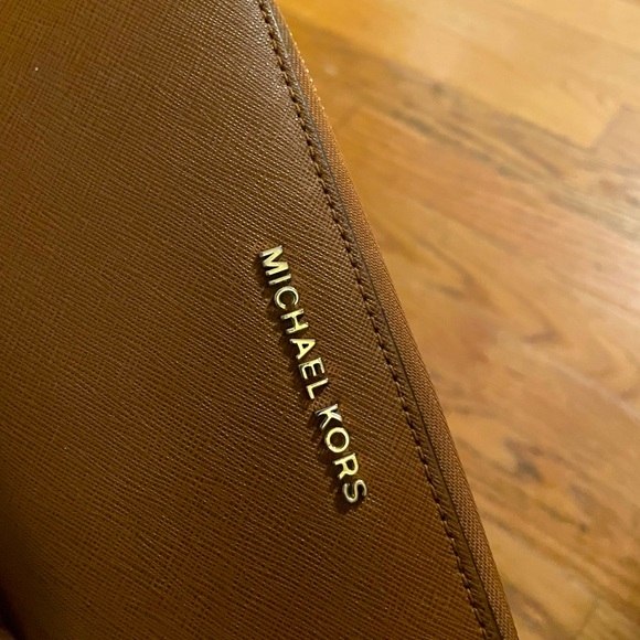 Michael Kors Wristlet - Picture 4 of 5